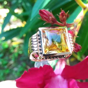 Anello con citrino e diamanti