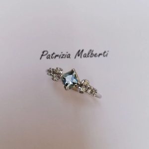 Anello con acquamarina e diamanti